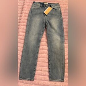 Classic Straight Leg Women's wash denim